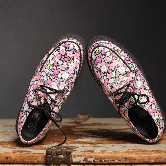 COPY - T.U.K HELLO KITTY FLORAL VIVA MONDO CREEPER size 9 - Picture 5 of 6